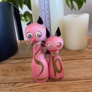 VTG Pink Magnetic Wooden Cat Salt and Pepper Shakers Giftcraft foil Japan
